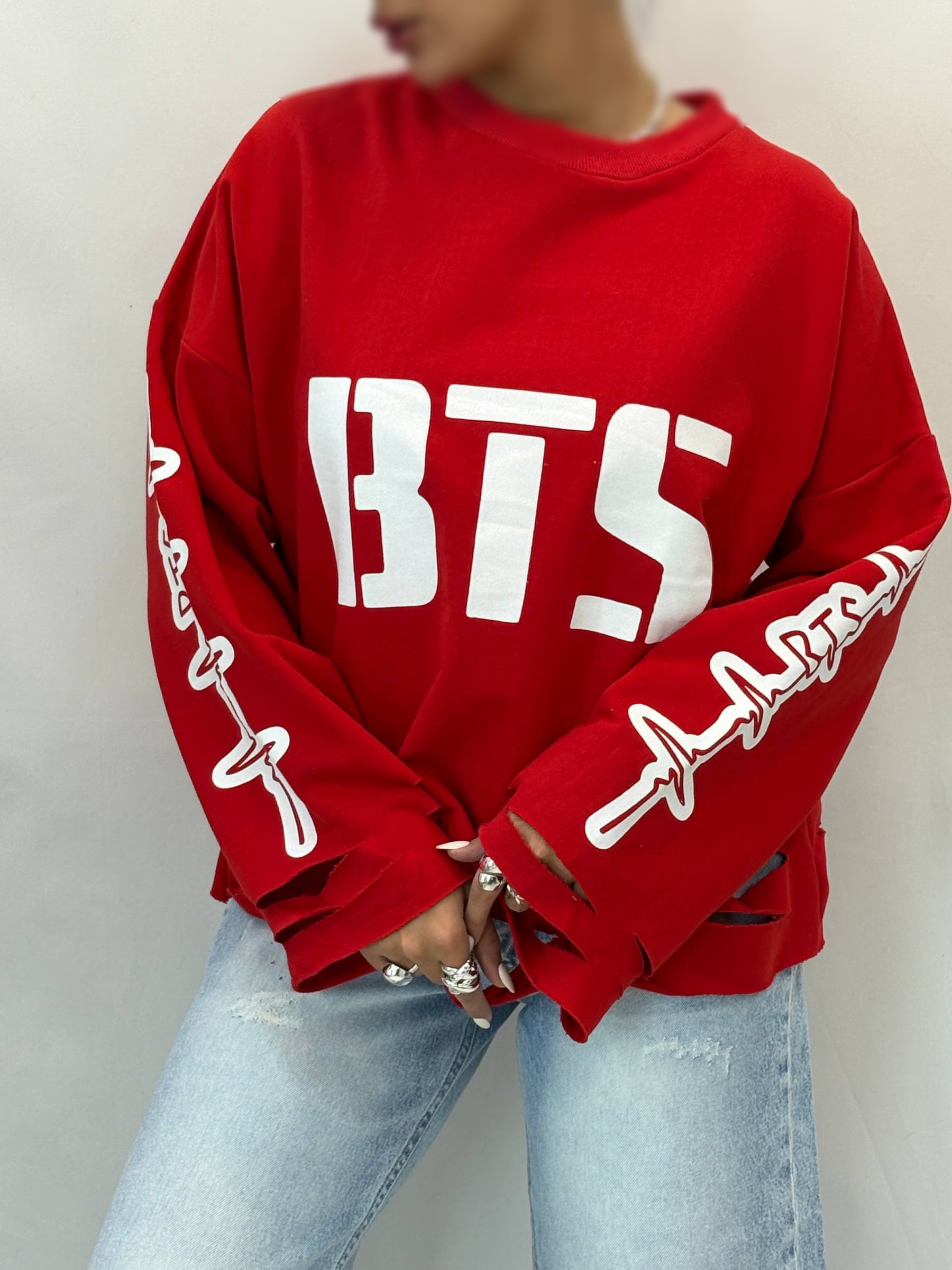 تصویر تخصصی لانگ اسلیو زاپدار BTS زنانه با نمایش ویژگی‌ها و جزئیات فنی