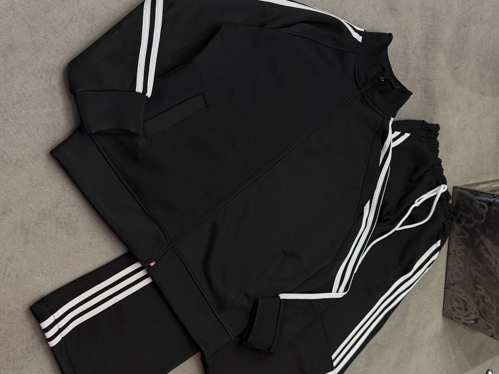 بافت و جنس مواد اولیه ست سویی آستین رگلان Adidas زنانه در نمای نزدیک - نمای 5_1