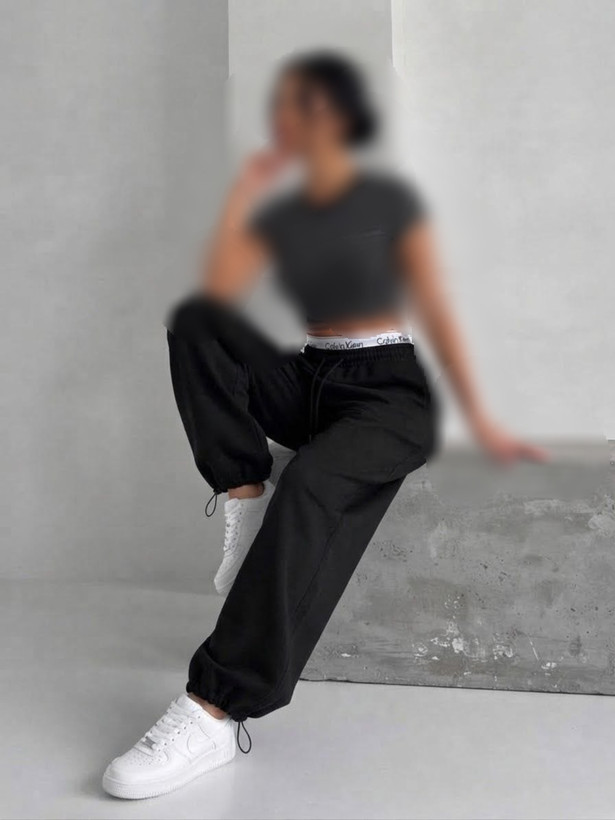 تصویر شلوار جاگر فول بگ تو کرک Calvin Klein با نورپردازی مناسب و نمای واضح محصول - نمای 5_1
