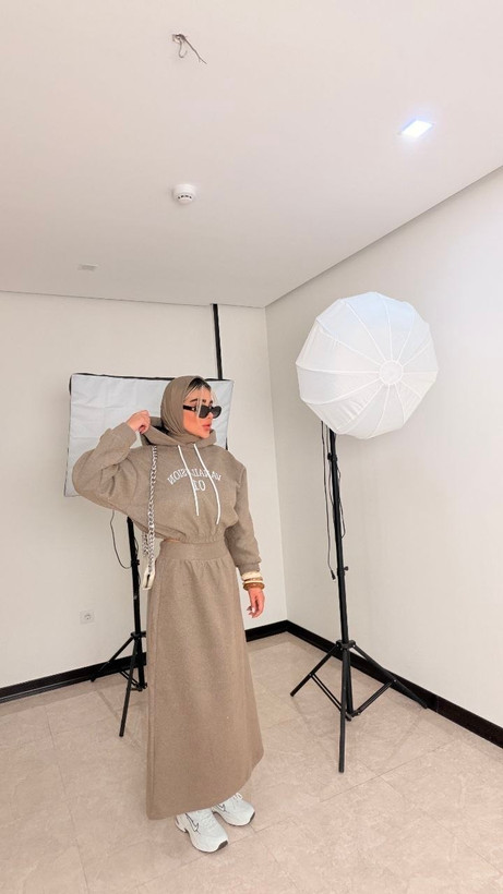 بستهبندی اورجینال ست سویشرت دامن روناک زنانه همراه با مشخصات فنی محصول - نمای 6_1