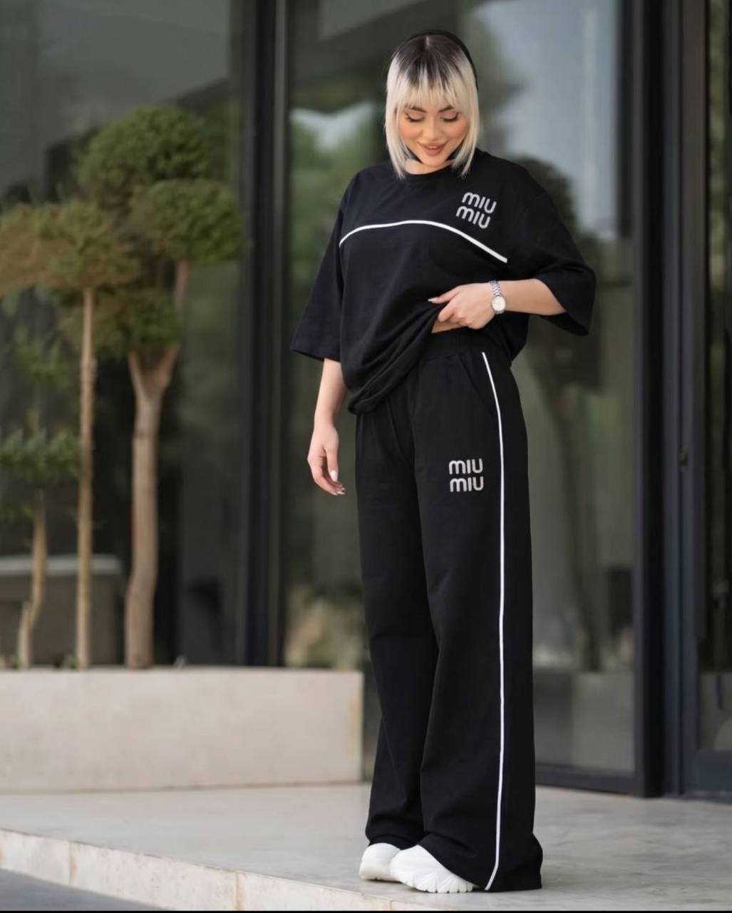 طراحی مدرن و استاندارد ست تیشرت زنانه و شلوار MIU میرادا در نمای کامل